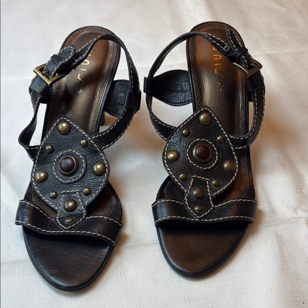 🧊Unisa Lavish Brown leather Heels with Elegant brass and wood Design